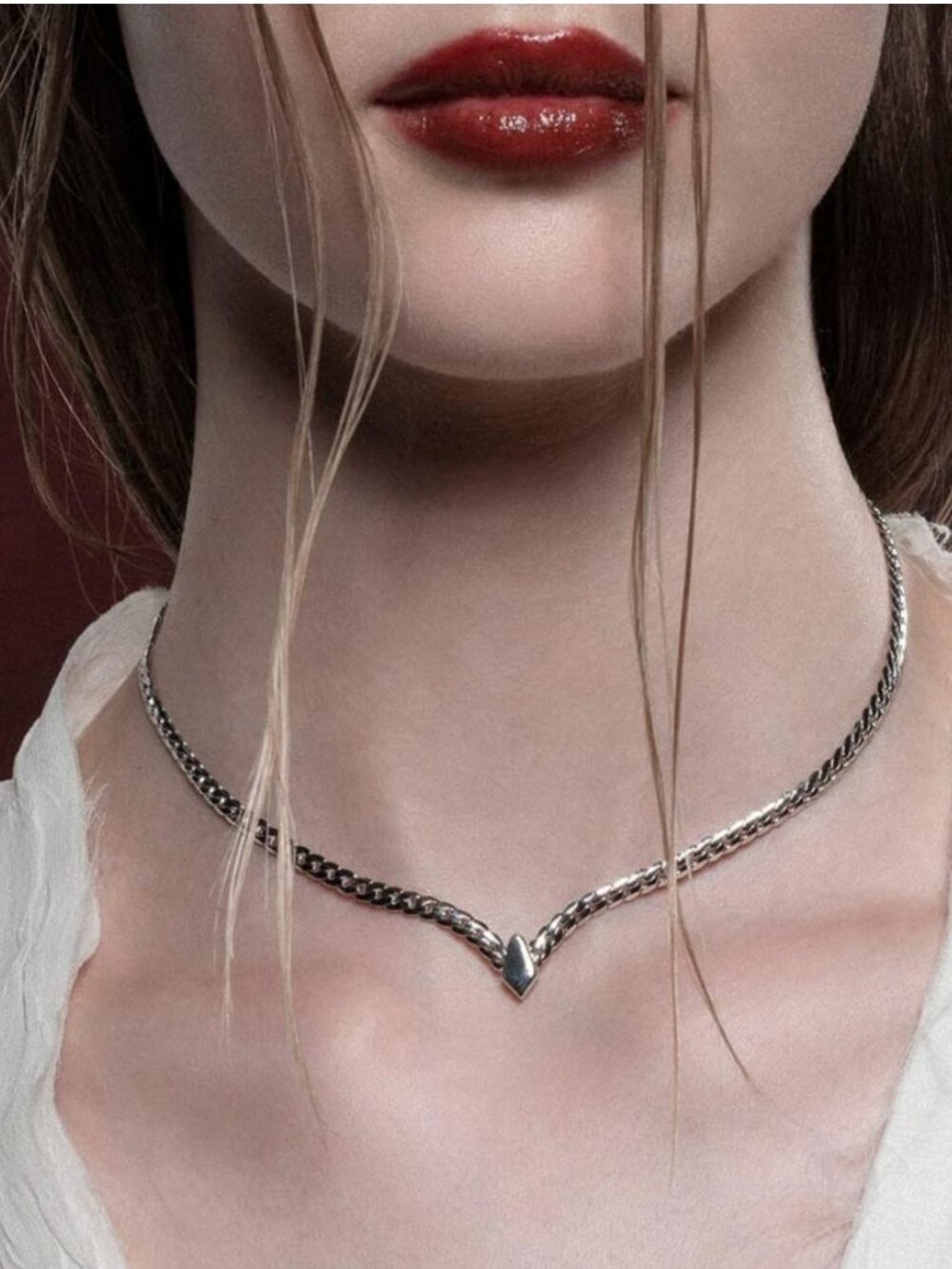 Regal Rose Chevron Collar Chain Necklace with V-Shape in Silver